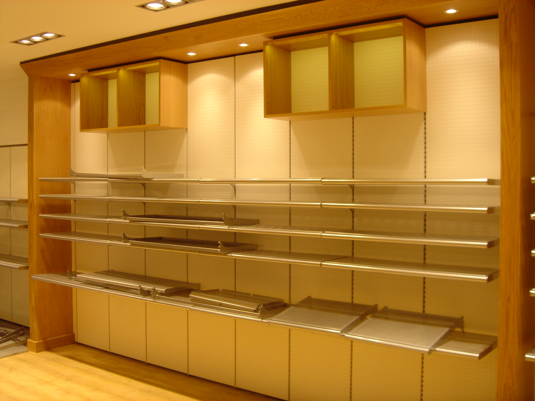 retail slatwell shelving example