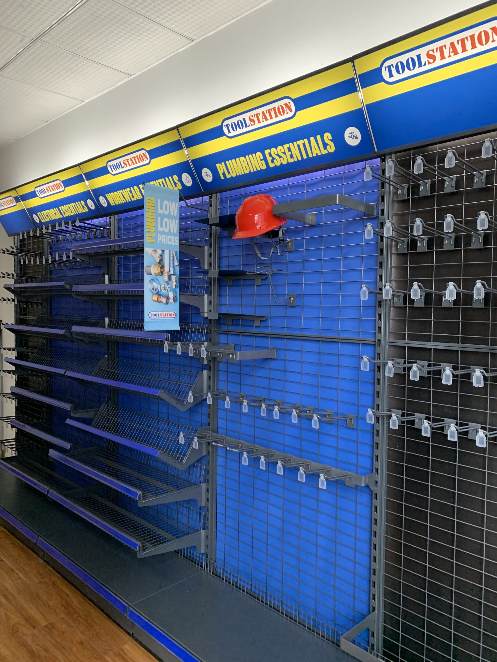 Branded Retail Wall Display Tool wall bay display in metal