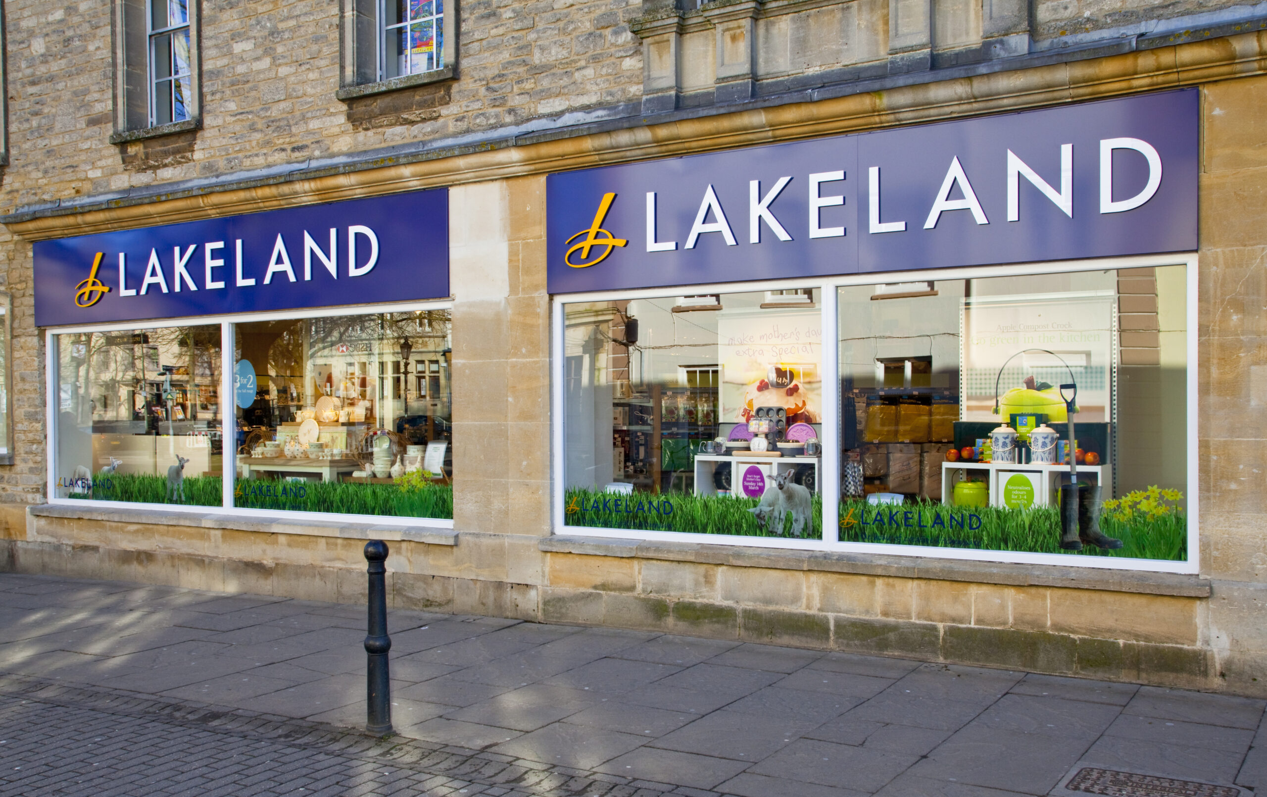 Lakeland front of store view